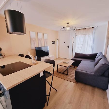 Duplex Neuf Centre Ville Avec Parking Neauphle-le-Château Exterior foto