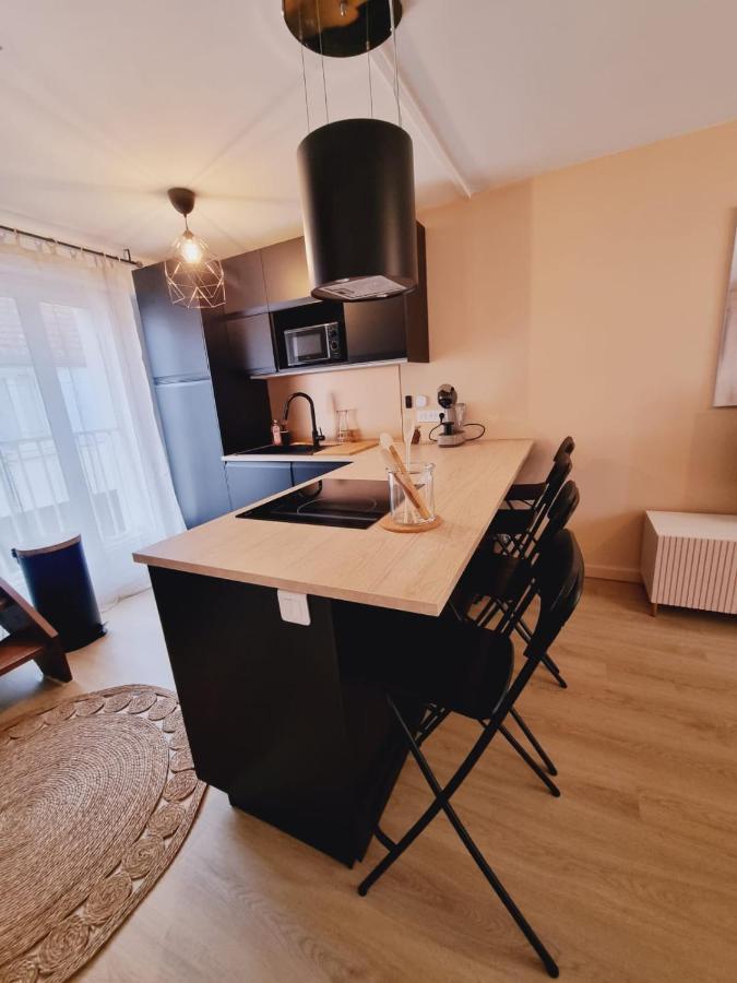 Duplex Neuf Centre Ville Avec Parking Neauphle-le-Château Exterior foto